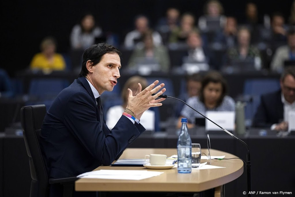 Europees Parlement touwtrekt over Hoekstra én zijn superieur