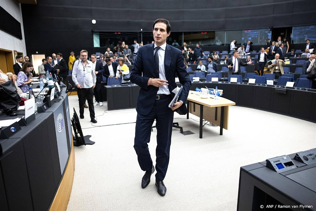 Verdeeld EU-parlement laat Wopke Hoekstra nog extra dag wachten
