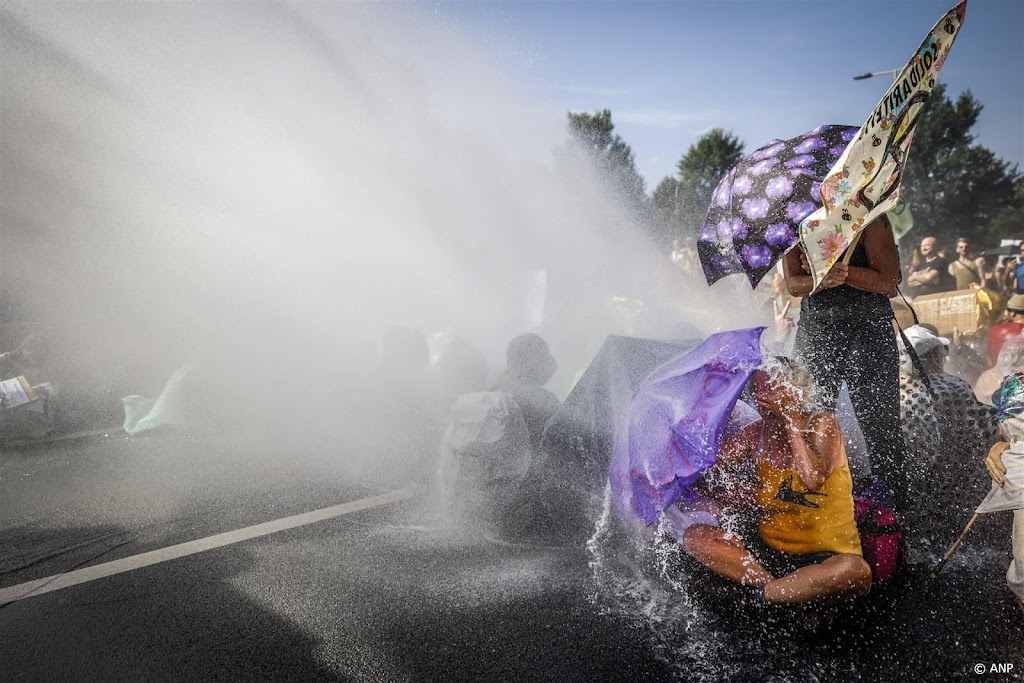 Inzet waterkanon bij acties XR mocht, agenten niet vervolgd