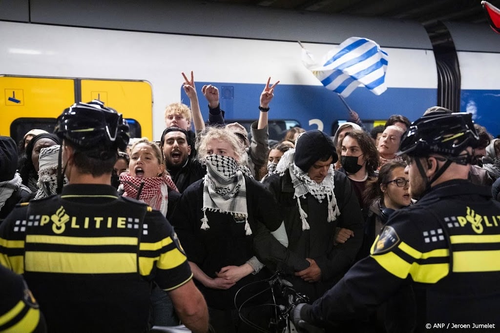 Aangifte ProRail en NS tegen demonstranten op spoor Den Haag