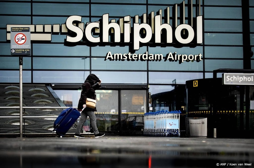 KLM schrapt zaterdag zeventig vluchten op Schiphol om storm