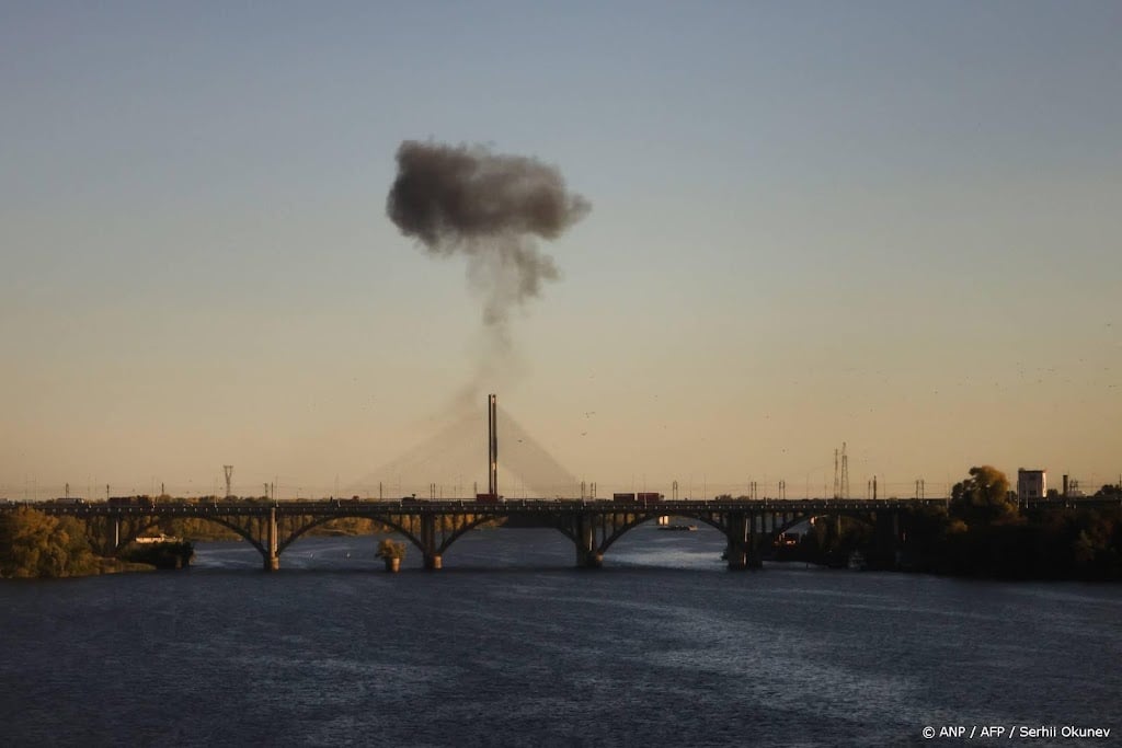 Russische aanval raakt Noordelijke Brug in Kyiv
