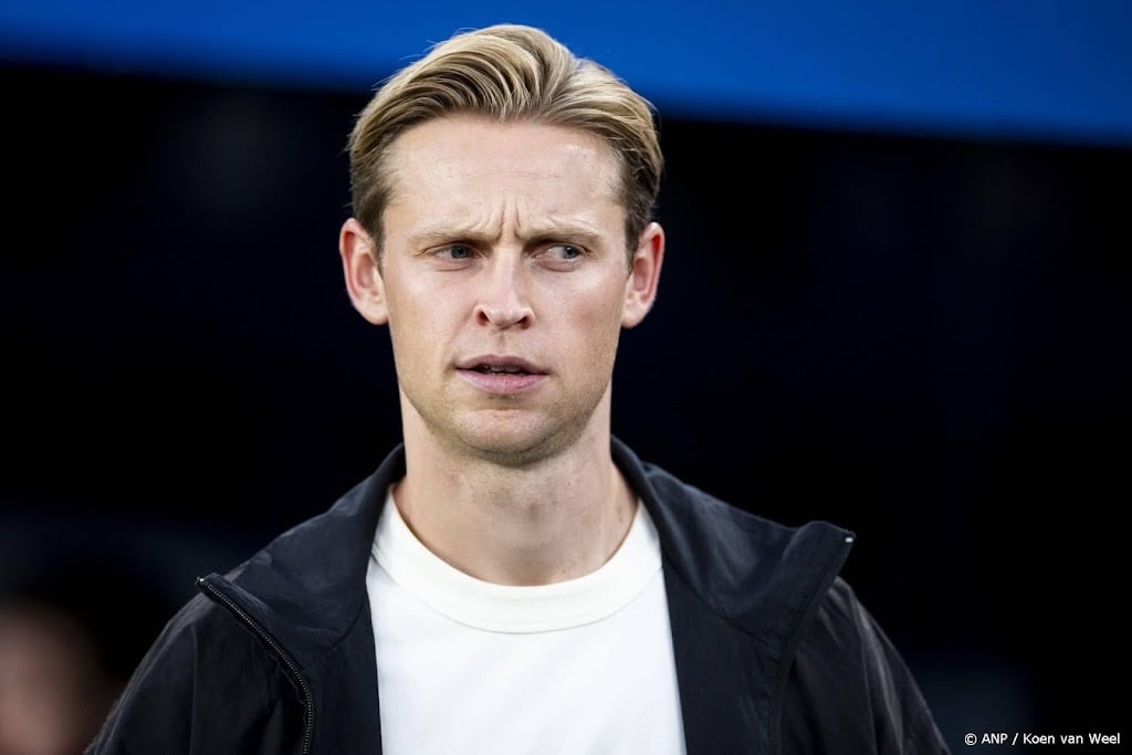De Jong maakt rentree op trainingsveld bij Barcelona na blessure