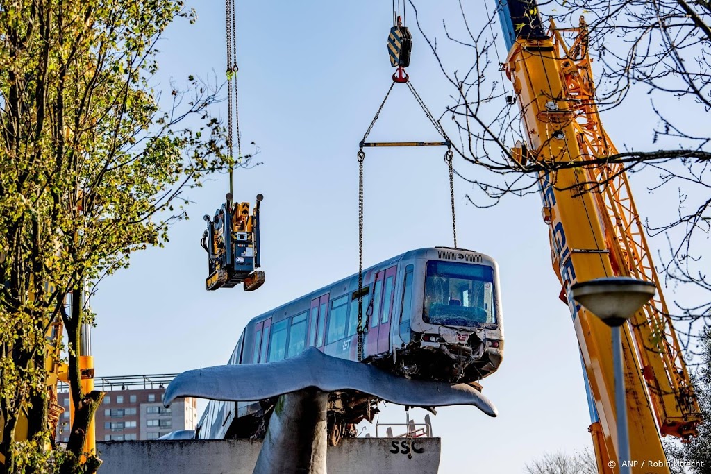 Wegtakelactie metrostel Spijkenisse begonnen