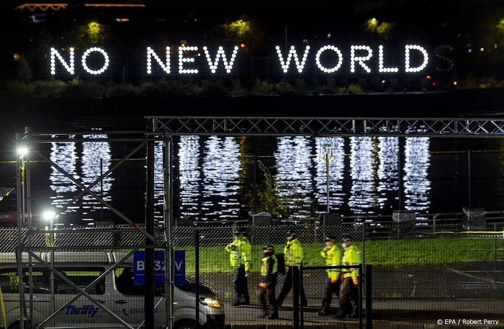 Agenten besproeid met verf: arrestaties bij klimaattop Glasgow