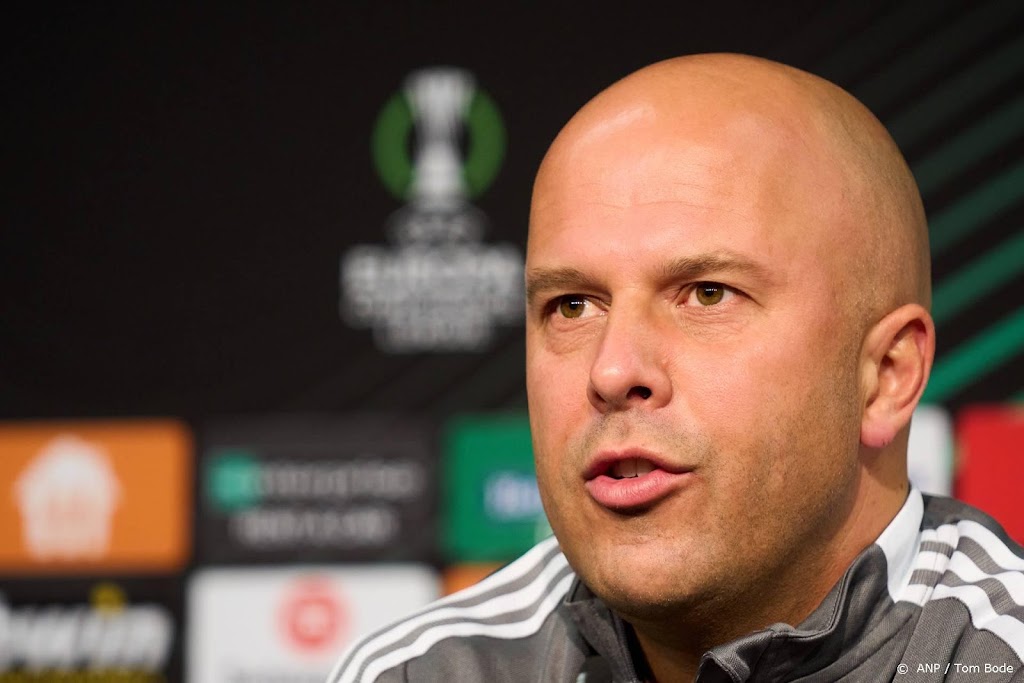 Trainer Slot hoopt dat Feyenoordfans zich positief gedragen