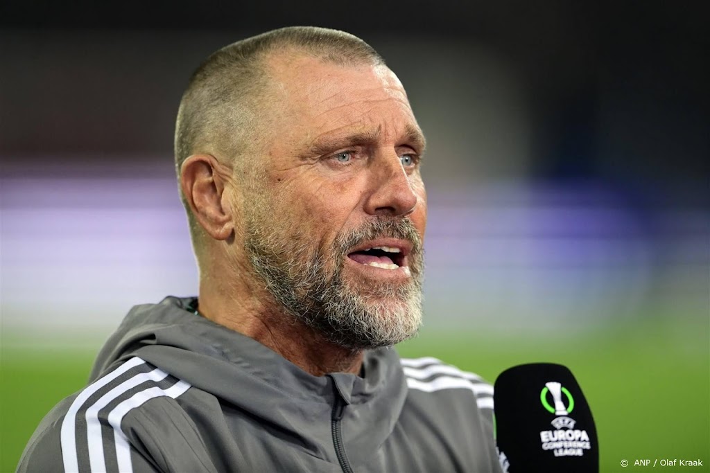 Assistent-trainer De Wolf verlengt contract bij Feyenoord