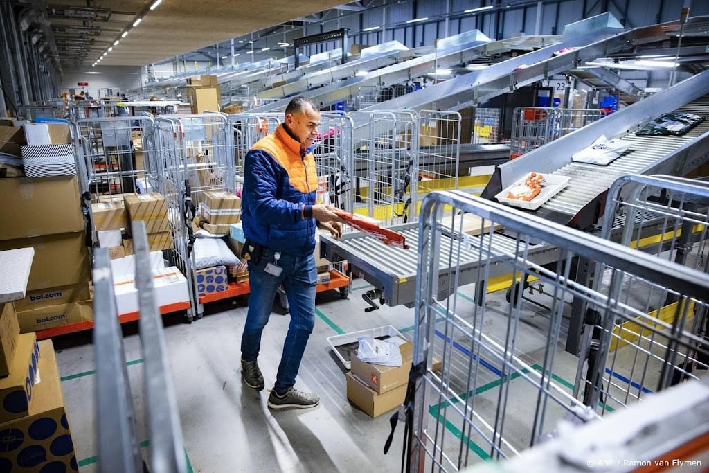 PostNL bij dalers op Damrak na groter verlies