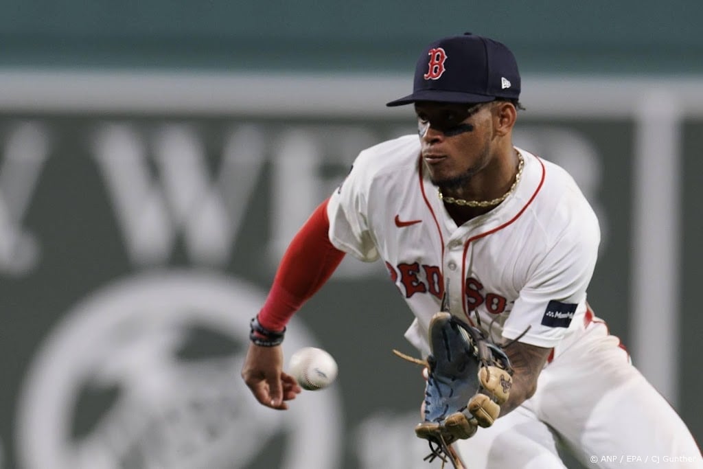 Honkballer Rafaela ontvangt Golden Glove als beste midvelder 