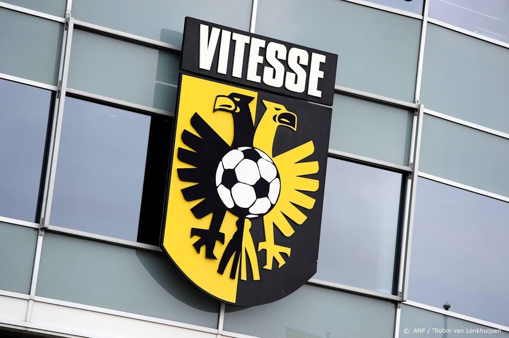 Oosting tijdelijk hoofdtrainer van Vitesse