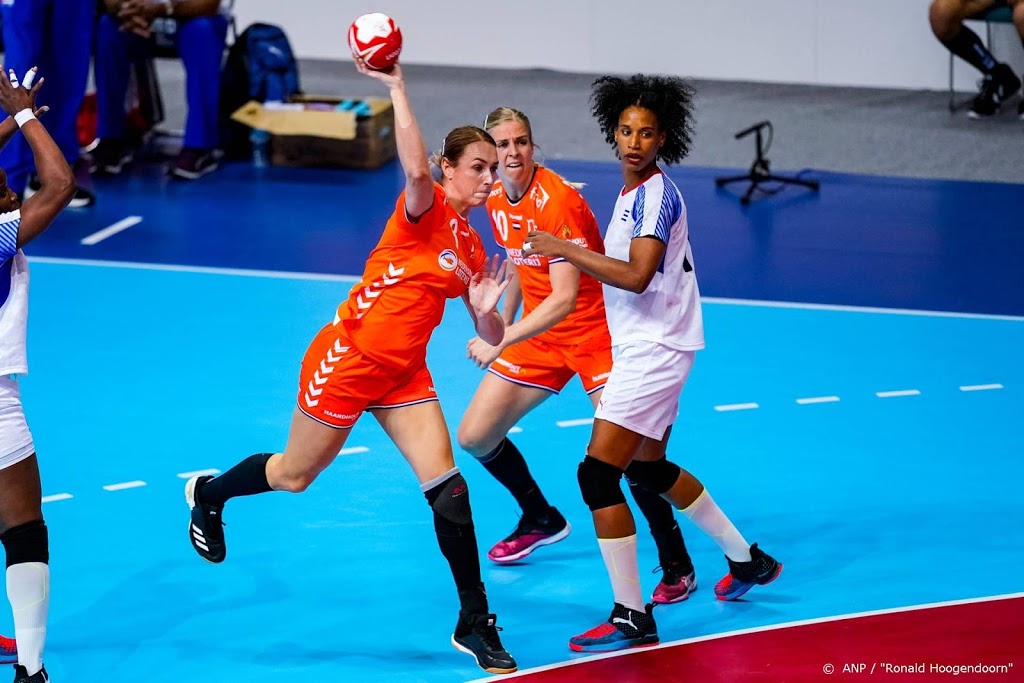 Handbalster Abbingh prijst 51 treffers Oranje