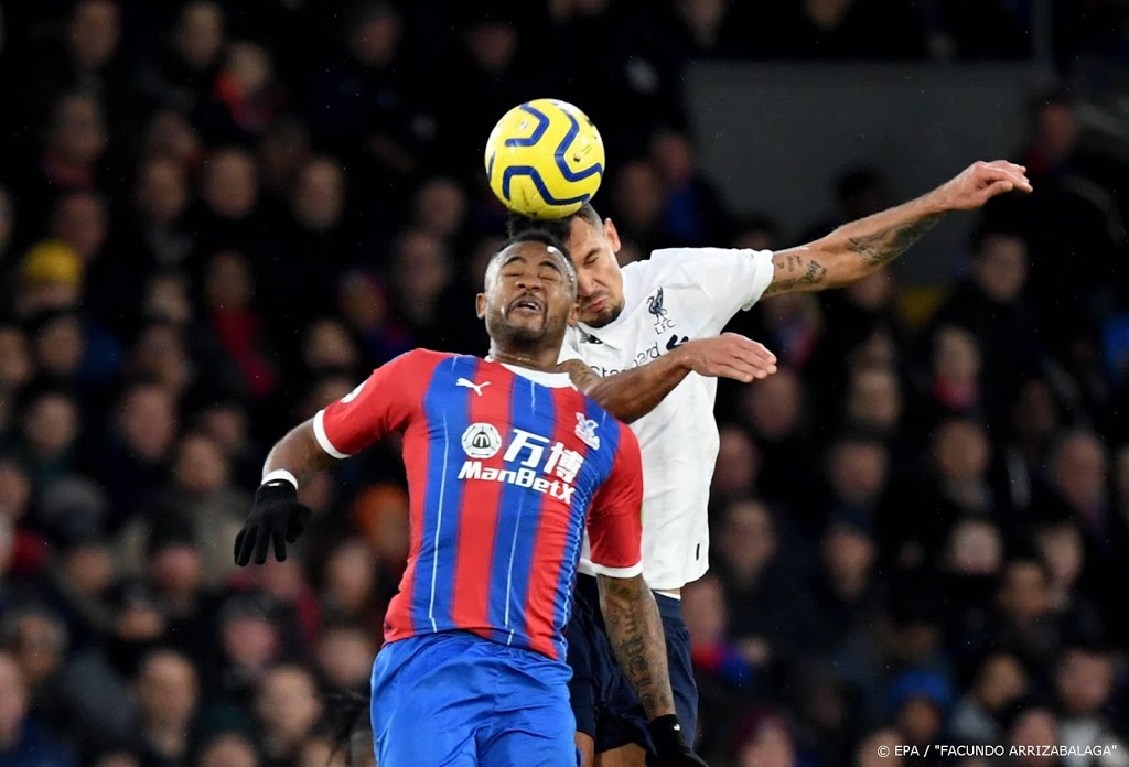 Palace wint nipt maar raakt Van Aanholt kwijt