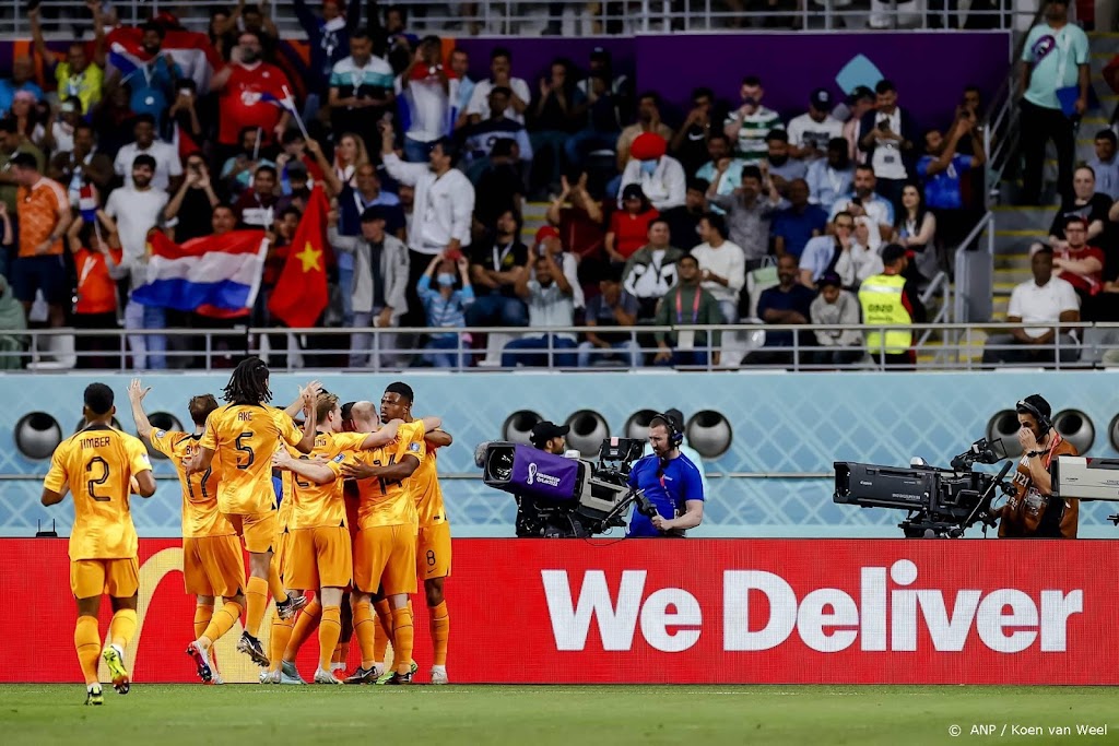 Oranje vestigt WK-record met treffer na twintig balcontacten