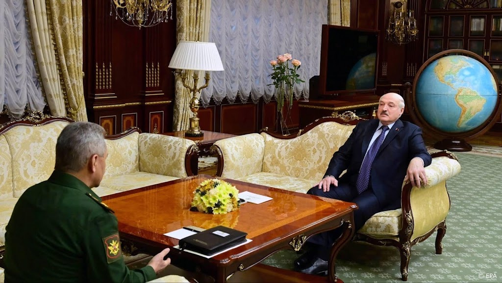 Russische defensieminister Sjoigoe op bezoek in Minsk 