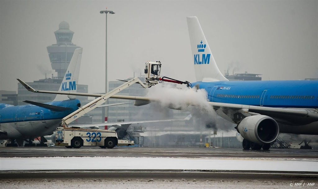 KLM waarschuwt voor vertragingen en annuleringen om sneeuwval