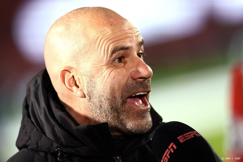 Trainer Bosz verrast tegen Feyenoord met Schouten als verdediger