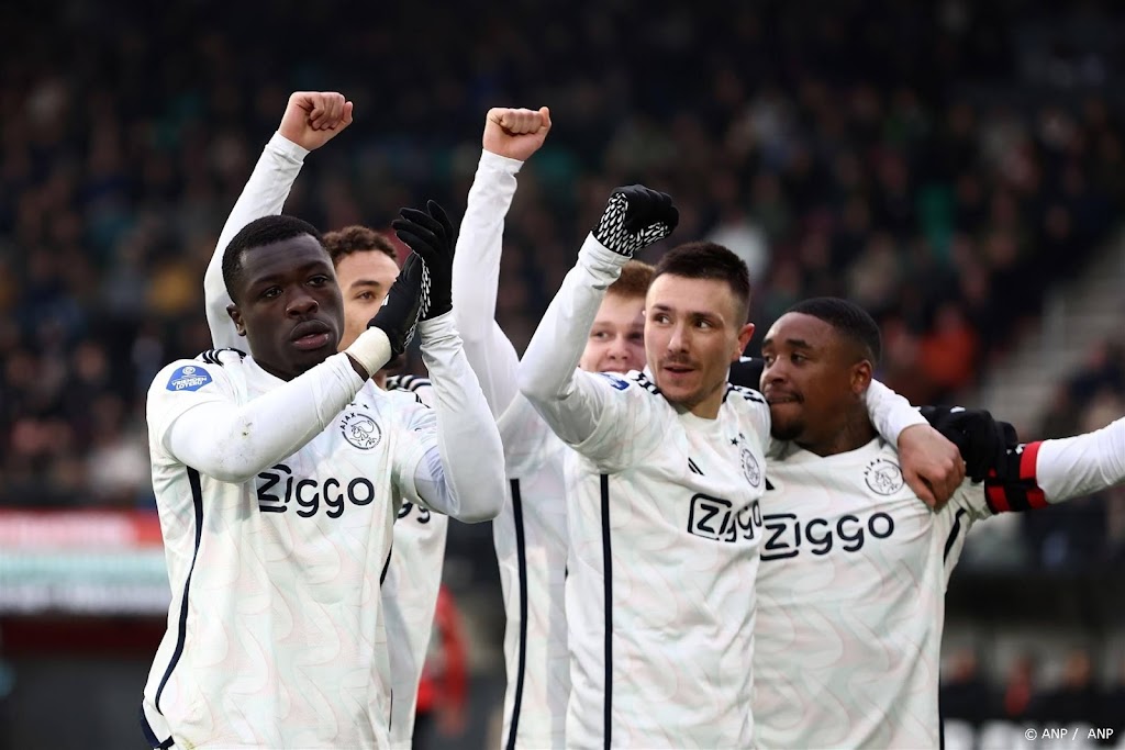 Ajax verslaat NEC (1-2) en klimt naar achtste plaats