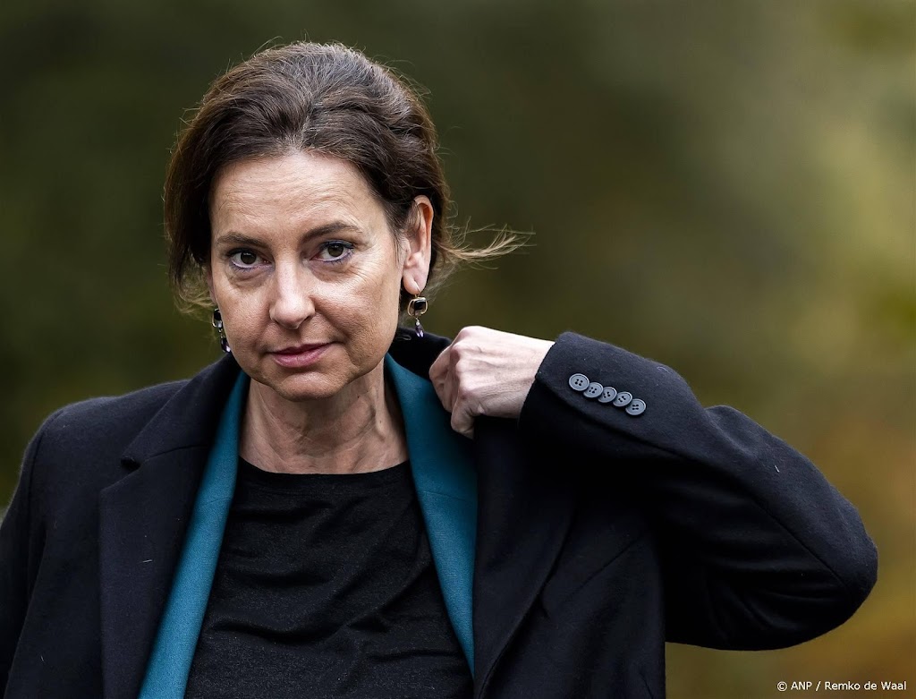 Minister Uitermark: vuurwerk op raadsleden onaanvaardbaar