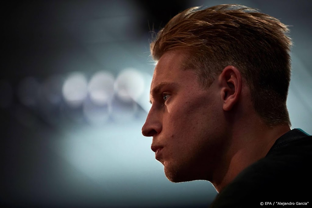 Rode kaart voor Frenkie de Jong in derby