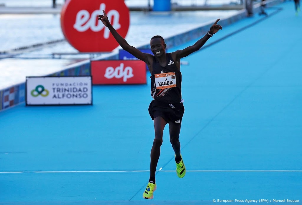 Atletiekbaas Coe tegen beteugelen 'recordschoenen'