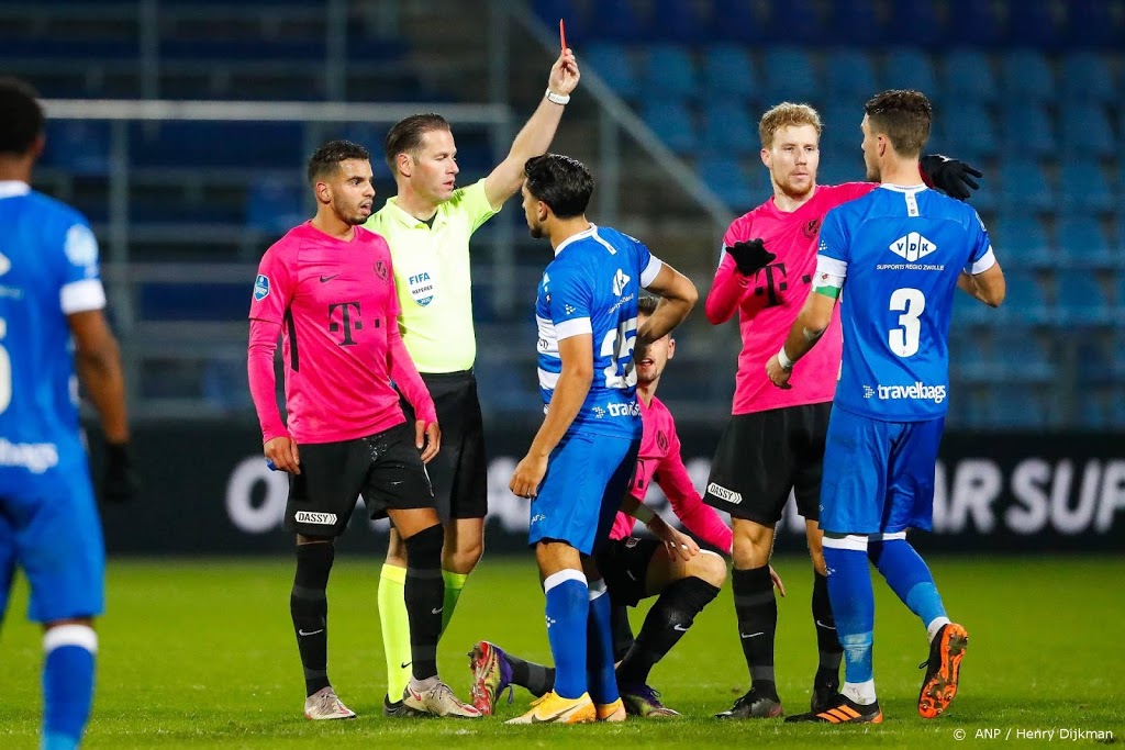 Makkelie een van de zeven scheidsrechters bij WK clubs