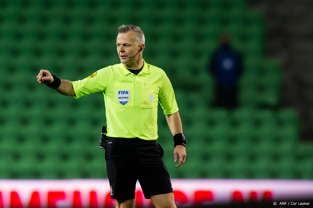 Scheidsrechter Kuipers heeft de leiding bij Ajax - PSV
