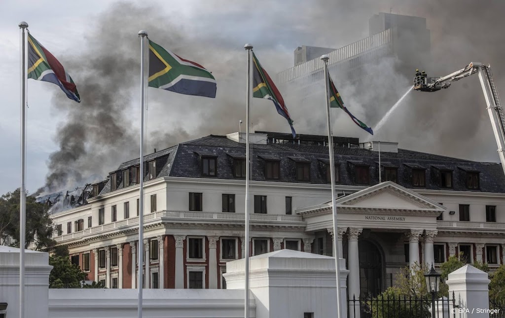 Parlementszaal Zuid-Afrika volledig verwoest door brand