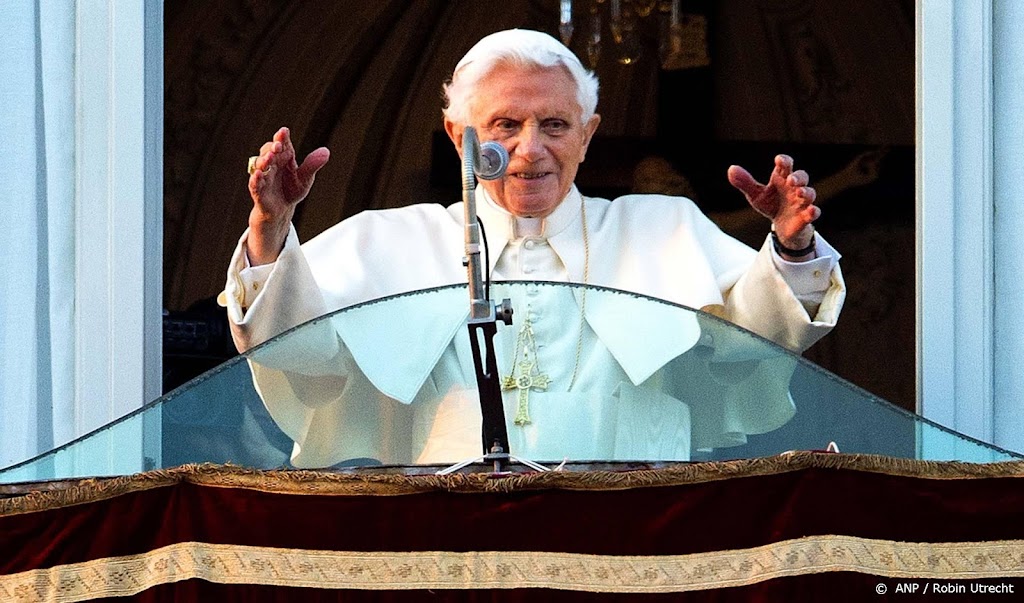 Kerken staan stil bij overleden paus emeritus Benedictus XVI
