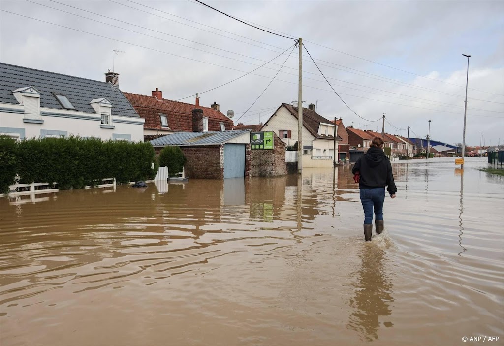 Experts Rijkswaterstaat vertrekken met noodpompen naar Frankrijk