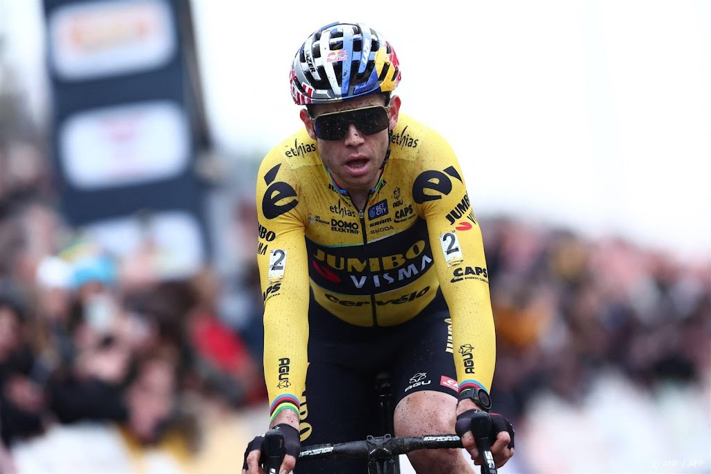Van Aert gaat trainen op de weg en rijdt nog één veldrit