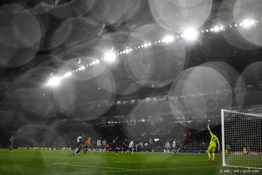 Arsenal verspeelt bij Brighton belangrijke punten in titelrace