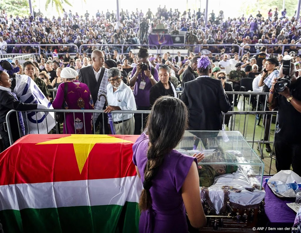 Tienduizenden bij afscheid Bouterse