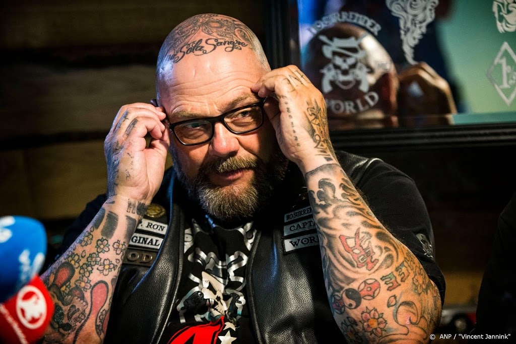 Oud-voorman No Surrender ontkent afpersingen