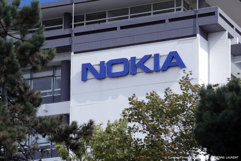 Nokia rekent op lagere inkomsten door concurrentiedruk