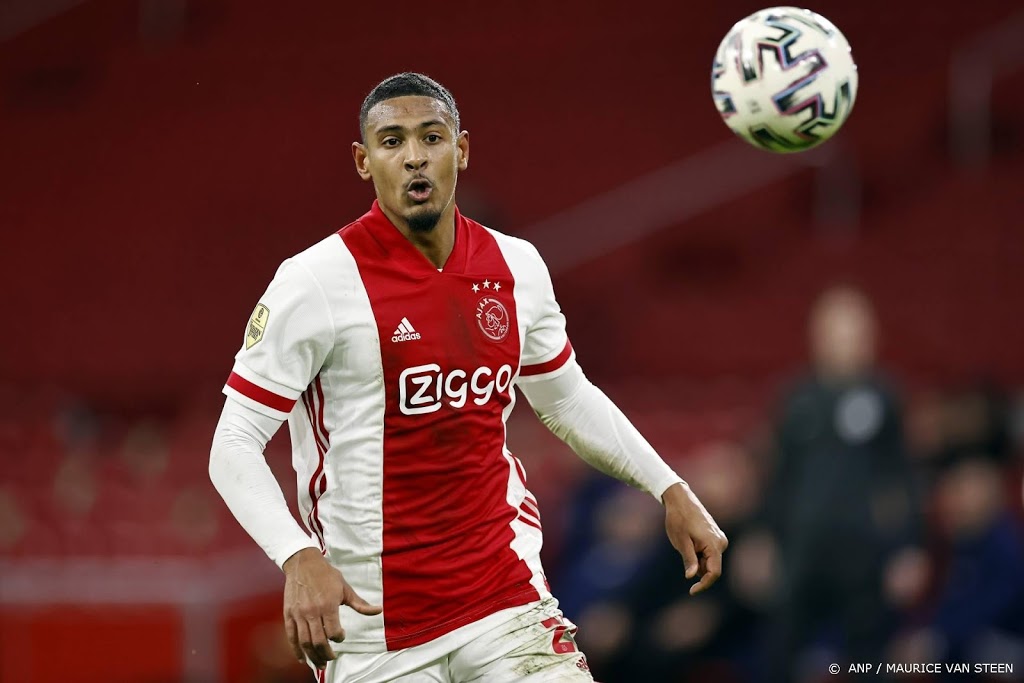 Ajax erkent administratieve fout bij inschrijving Haller