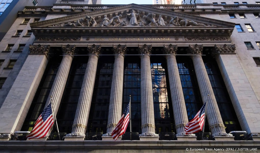 Record op Wall Street na meevallende uitkeringsaanvragen