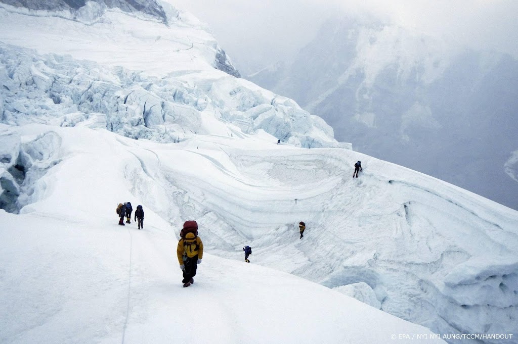 Hoogste gletsjer ter wereld verloor in kwarteeuw 55 meter ijs 