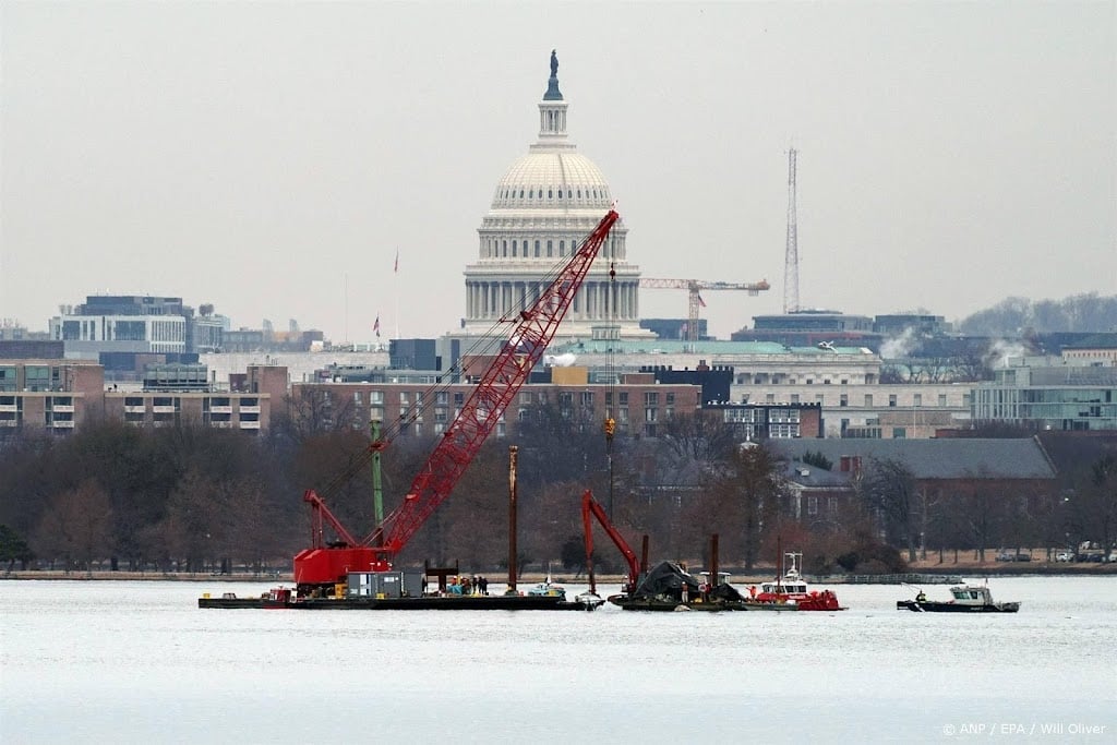 Wrakstukken vliegtuig uit rivier in Washington gehaald