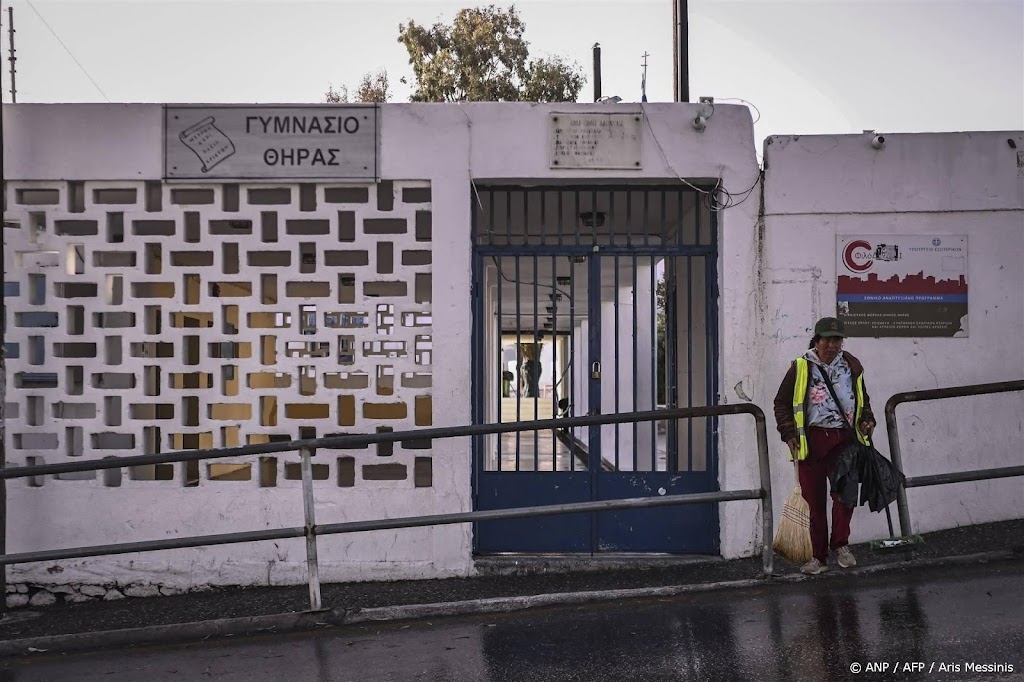 Honderden mensen verlaten Santorini na aardbevingen