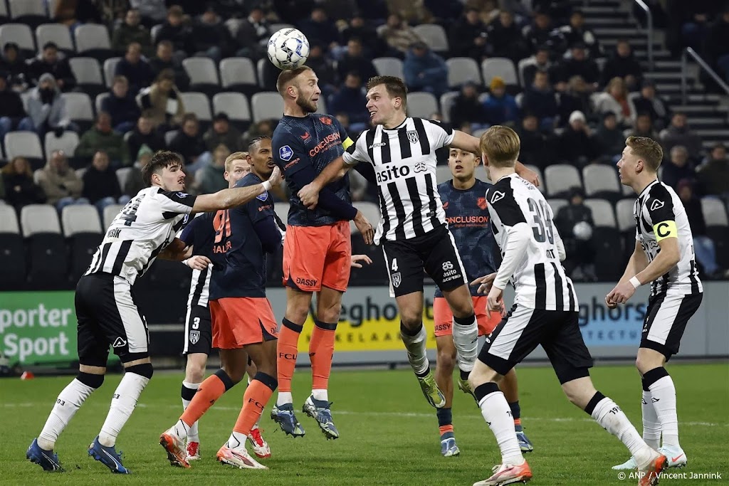 Heracles klopt Utrecht en staat na dertien jaar in halve finale