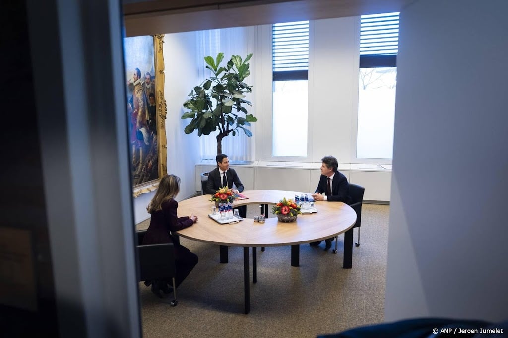 Kamermeerderheid wil vier omroephuizen en één taakomroep