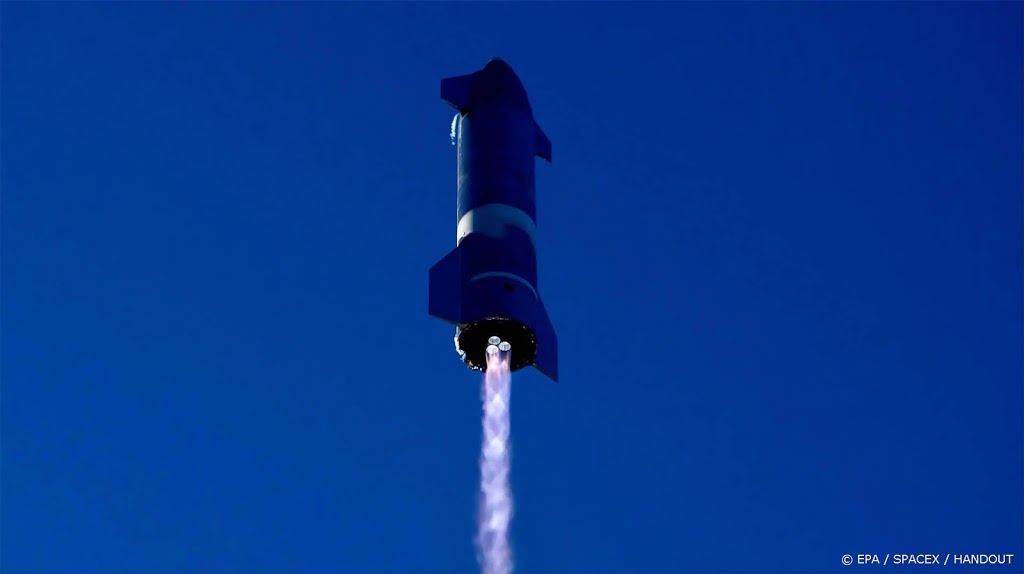 Prototype ruimteraket SpaceX explodeert na landing