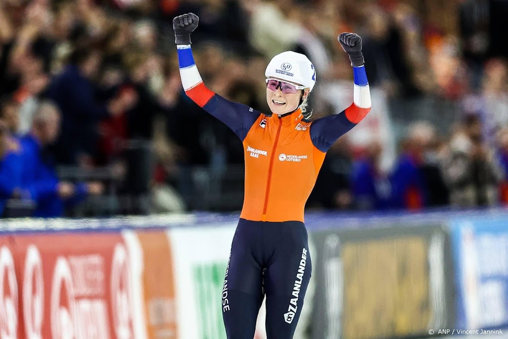 Groenewoud prolongeert wereldtitel op massastart met lange solo