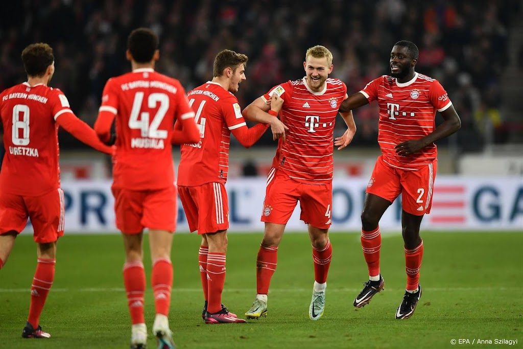 Bayern München wint mede door treffer De Ligt bij Stuttgart