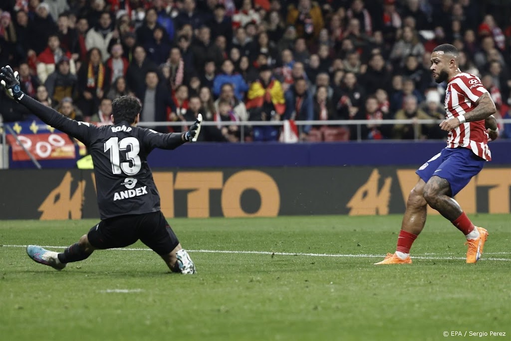 Depay grijpt zijn kans met twee treffers voor Atlético Madrid