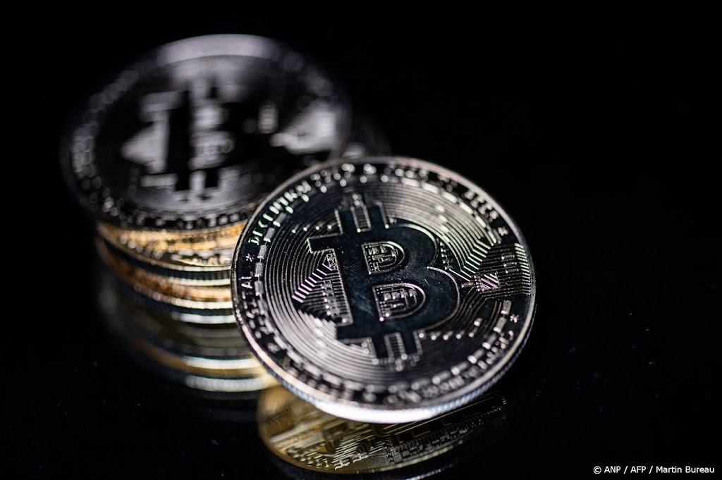 Waarde bitcoin breekt door 65.000 dollar richting nieuw record