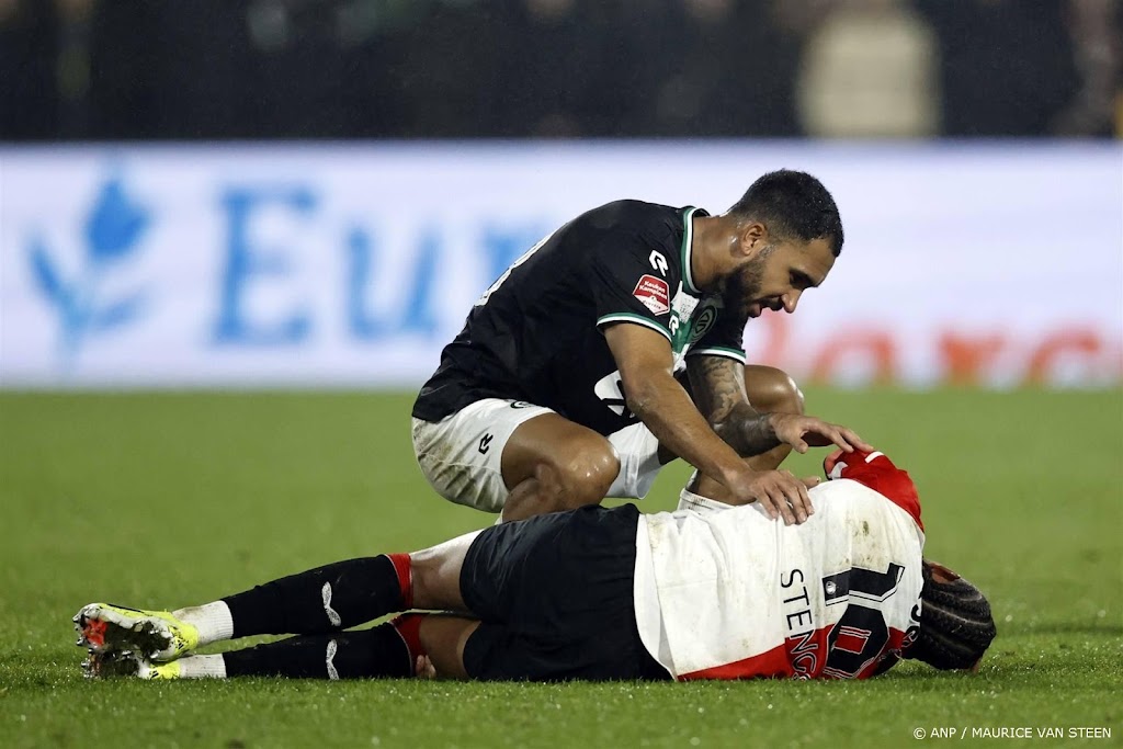 Feyenoord verwacht geblesseerde Stengs eind deze maand terug