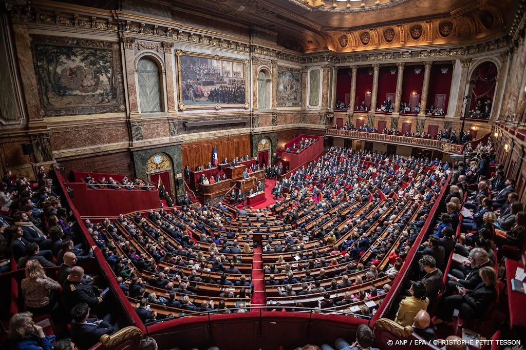 Frankrijk verankert als eerste land recht op abortus in grondwet
