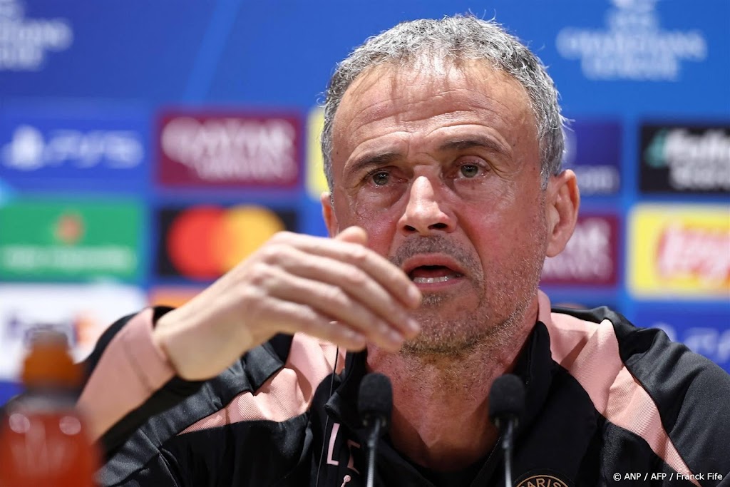PSG-coach Enrique looft Slot voor 'bijna perfect' Liverpool