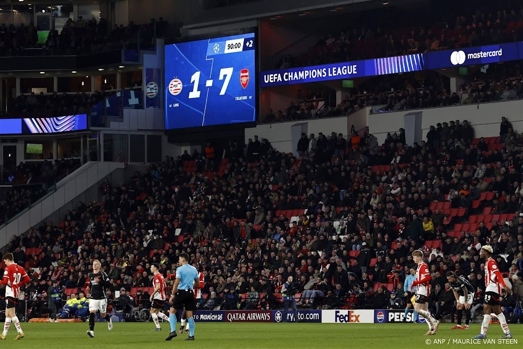 PSV hard onderuit tegen Arsenal (1-7) in achtste finales CL